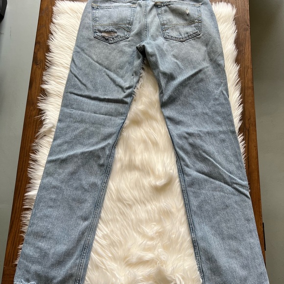Hollister Classic straight distressed denim. Button fly Mens size 29x32 - Picture 2 of 7